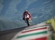 开云足球直播-赛道与球场的双重奏，当F1年度争冠遇上NBA雷霆独行侠淘汰赛