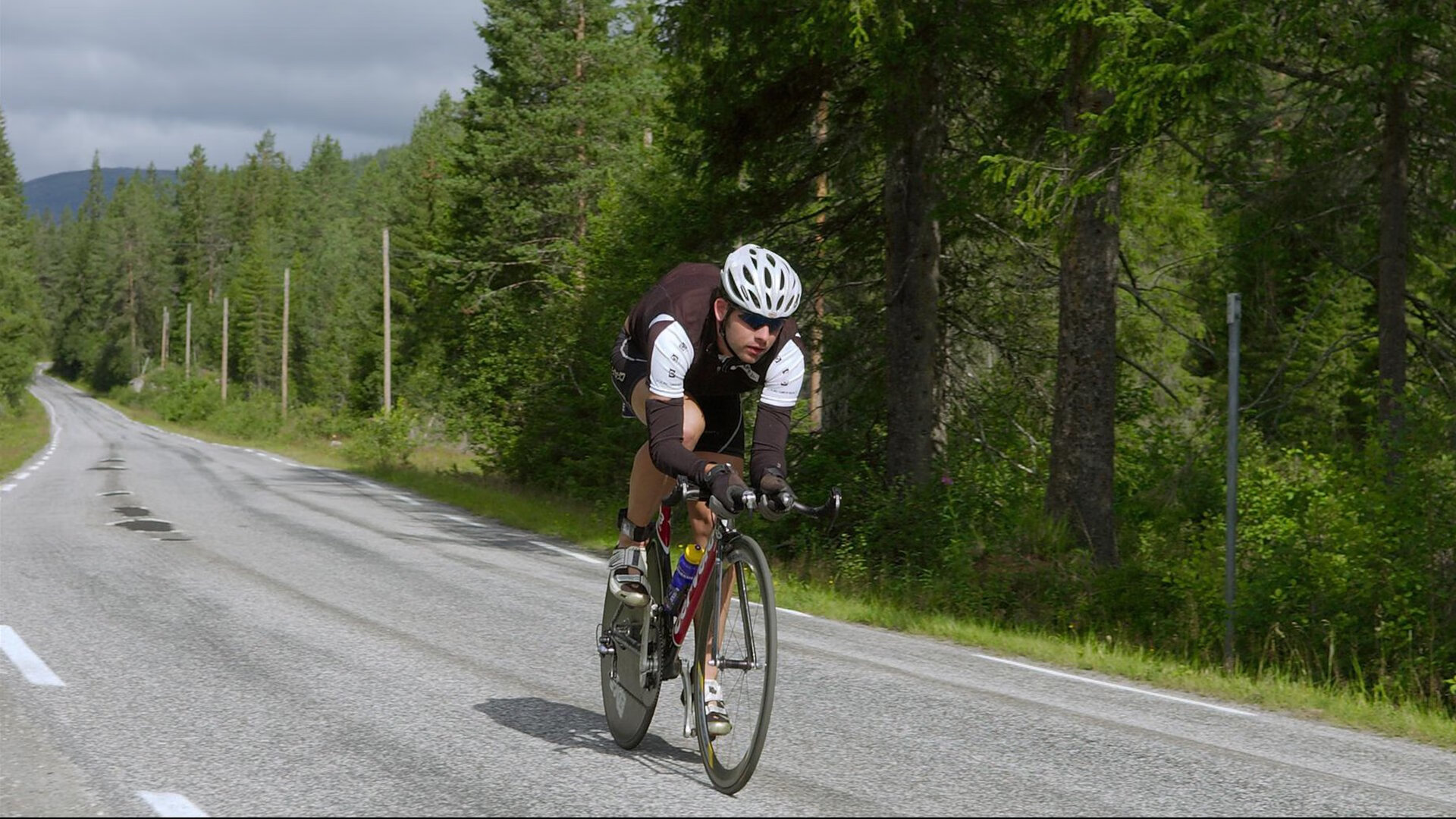 北非德比引爆欧冠淘汰赛焦点战,摩洛哥斩落阿尔及利亚背后的足球与象征