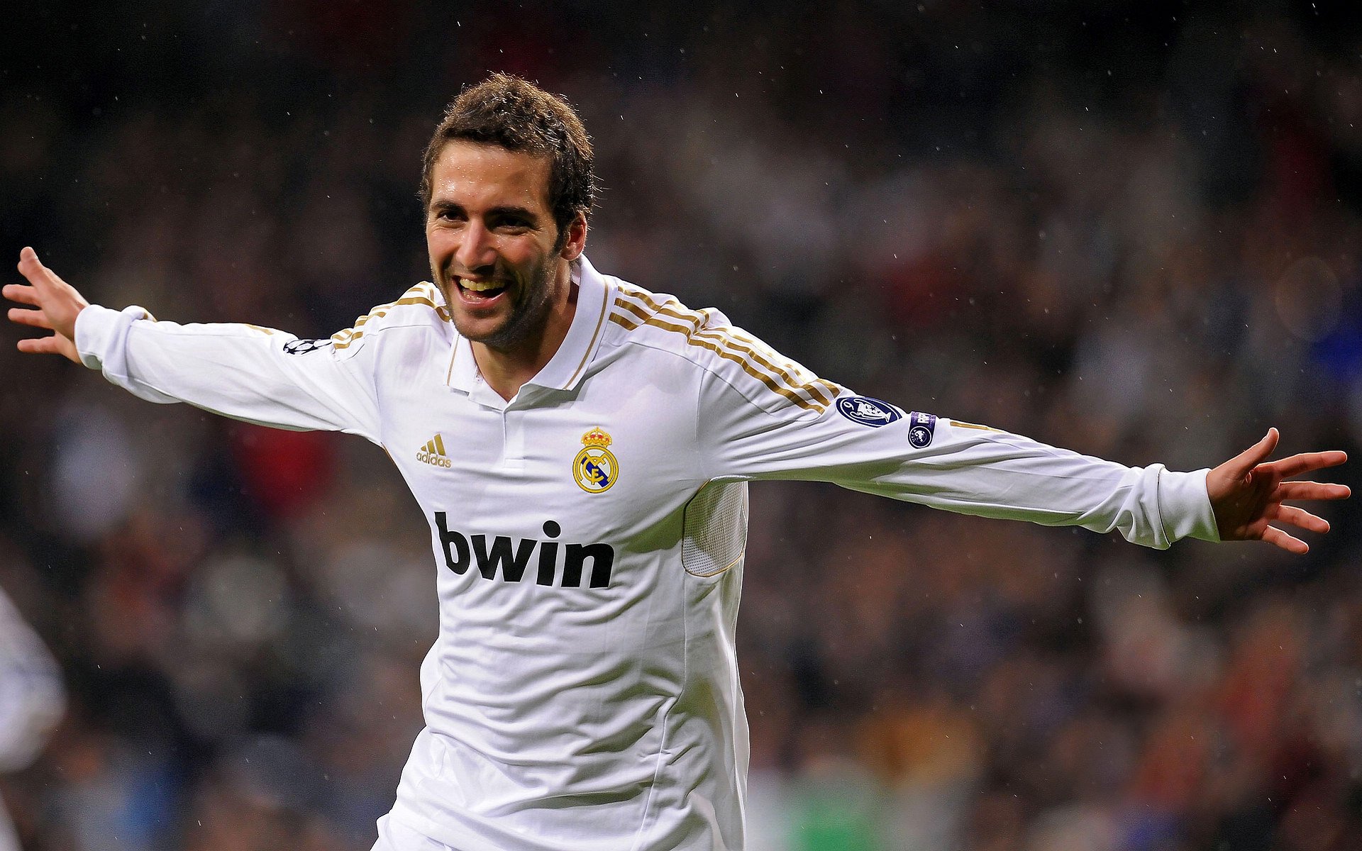 本泽马数据全面爆炸，皇家社会强势拿下埃及法老萨拉赫？