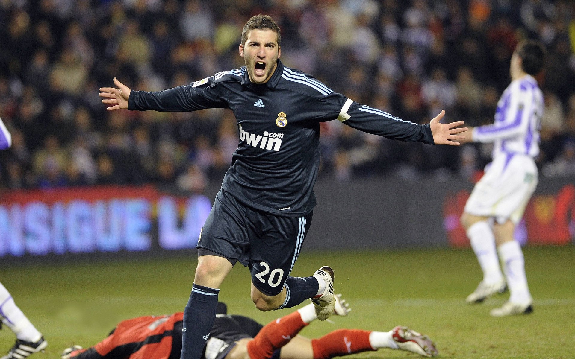 梅西独舞潘帕斯风暴，阿根廷轻取多特蒙德展露冠军相